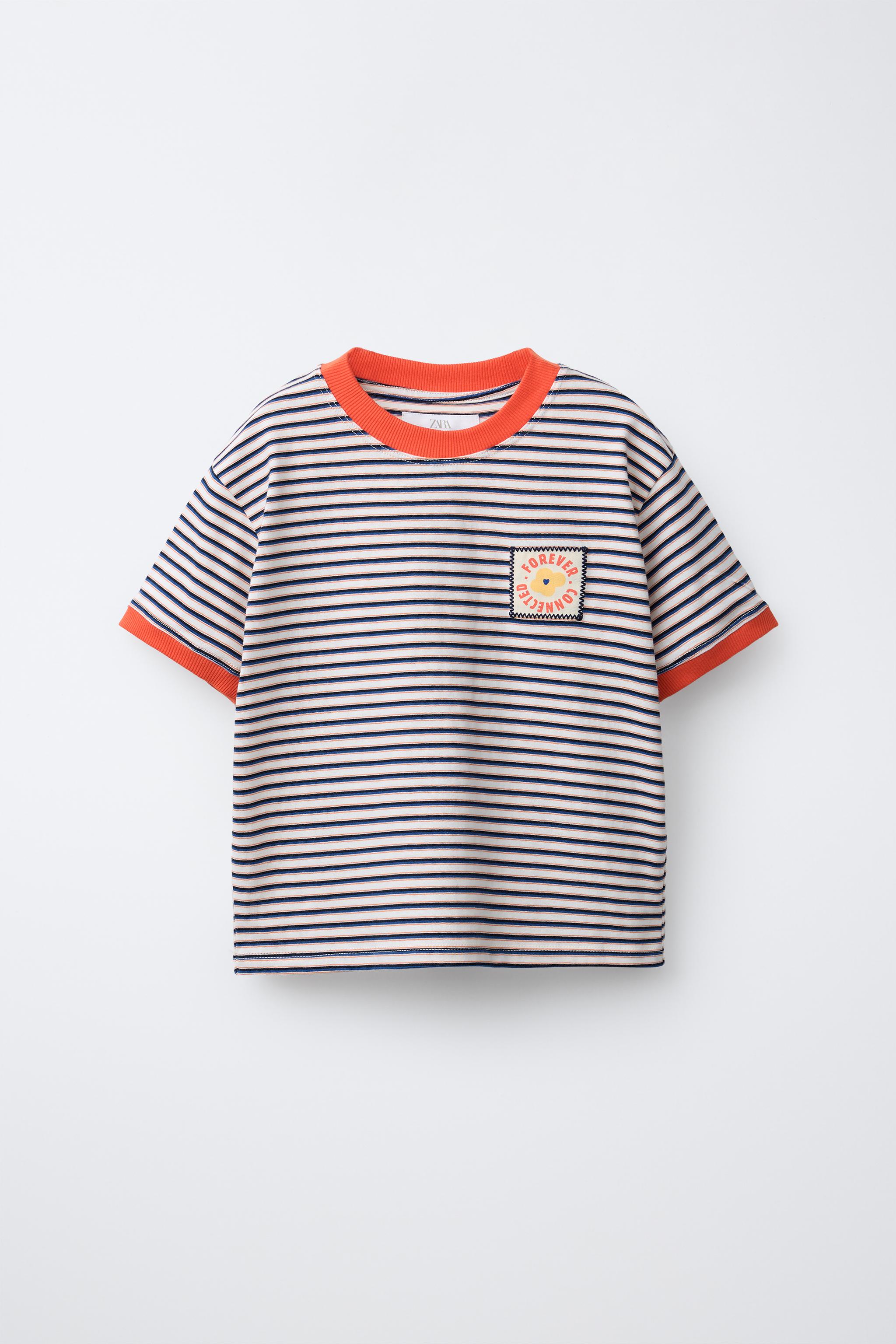 T-SHIRT À RAYURES AVEC ÉTIQUETTE
